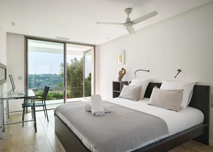 Cannes - Modern With 180° Sea View 4*