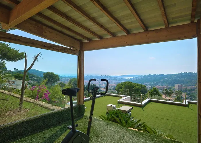 Cannes - Modern With 180° Sea View